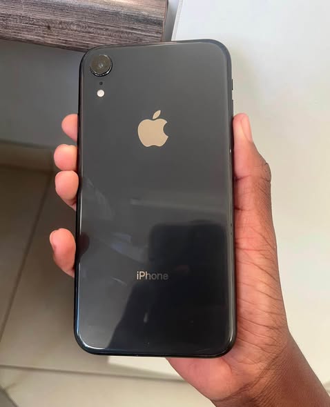 iPhone XR photo 4
