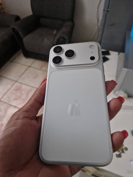 Iphone 17 pro max photo 1
