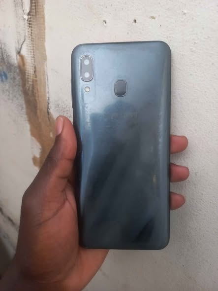 Samsung A30 photo 2