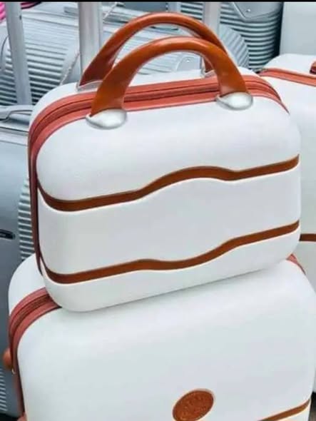 Suitcases photo 2