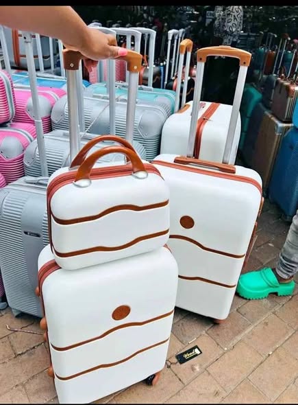 Suitcases photo 3