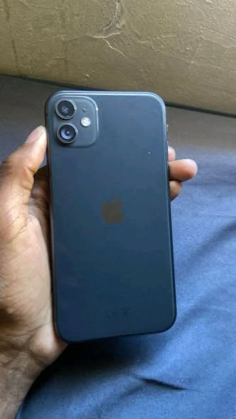 IPhone 11  128gb photo 2