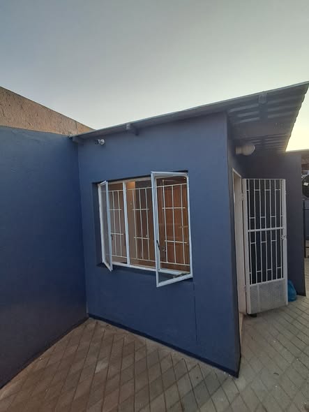 Bachelor Flat for Rent in Cimbebasia photo 2