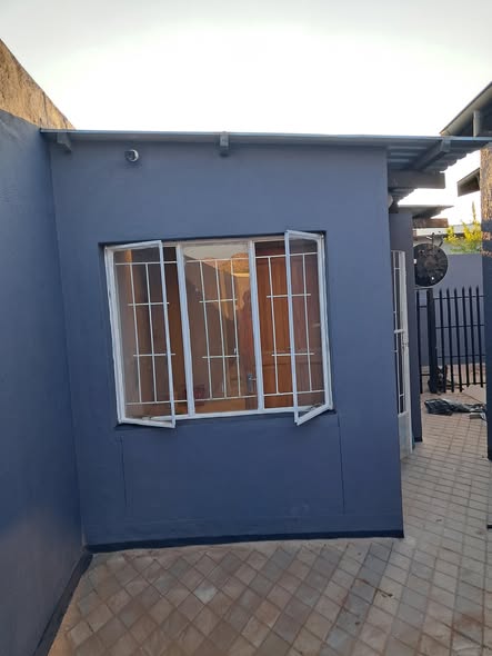 Bachelor Flat for Rent in Cimbebasia photo 1