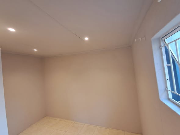 Bachelor Flat for Rent in Cimbebasia photo 4
