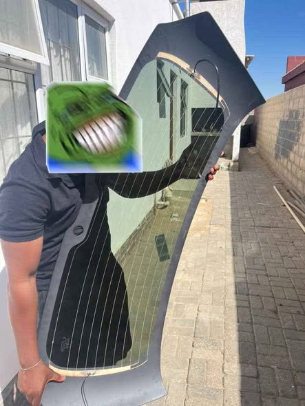 TOYOTA WISH BACK WINDSCREEN photo 1