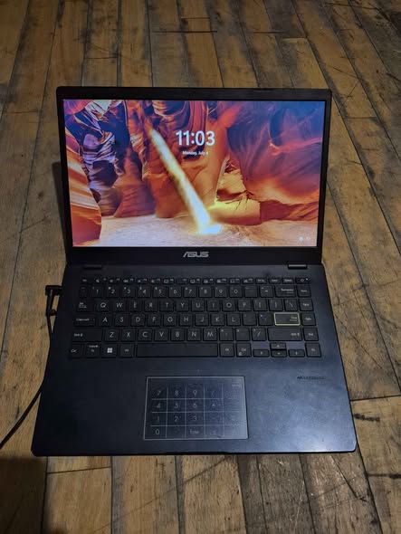 Asus laptop photo 4