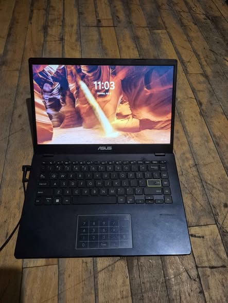 Asus laptop photo 2