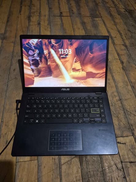 Asus laptop photo 3