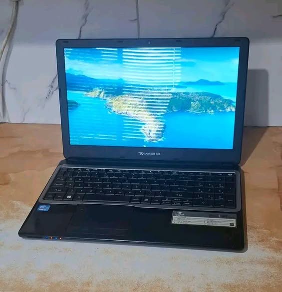 Packard Bell Core i3 photo 1