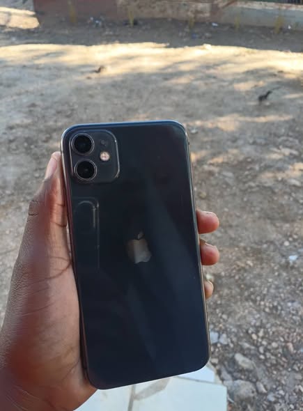 iPhone 11 128gig photo 5