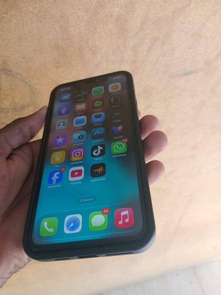 iPhone 11 Pro Max 64gb photo 3