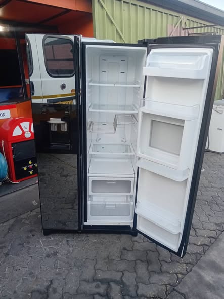 SAMSUNG FRIDGE WITH ICE  MAKER photo 5