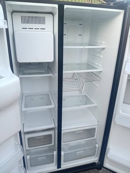 SAMSUNG FRIDGE WITH ICE  MAKER photo 2