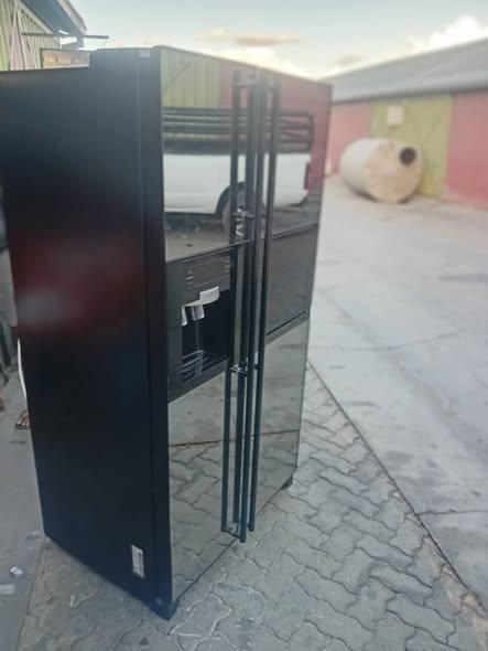 SAMSUNG FRIDGE WITH ICE  MAKER photo 4