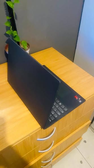 Lenovo laptop photo 3