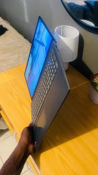 Lenovo laptop photo 2
