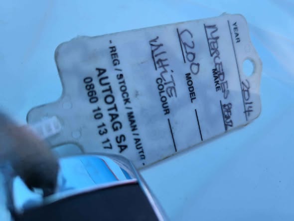 MERCEDES BENZ C200, ENGNITION AND KEYS photo 3