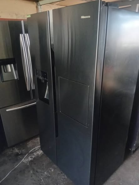 HISENSE FRIDGE WITH ICE  MAKER photo 3
