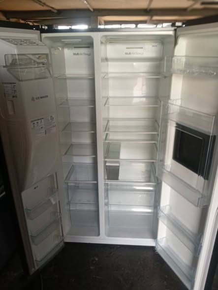 HISENSE FRIDGE WITH ICE  MAKER photo 2