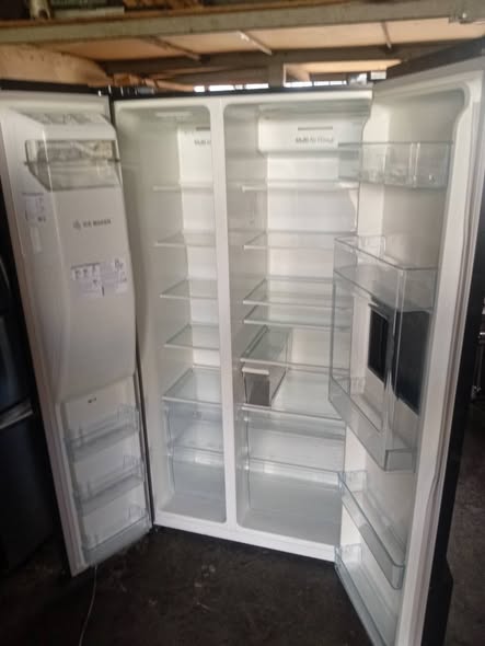 HISENSE FRIDGE WITH ICE  MAKER photo 4
