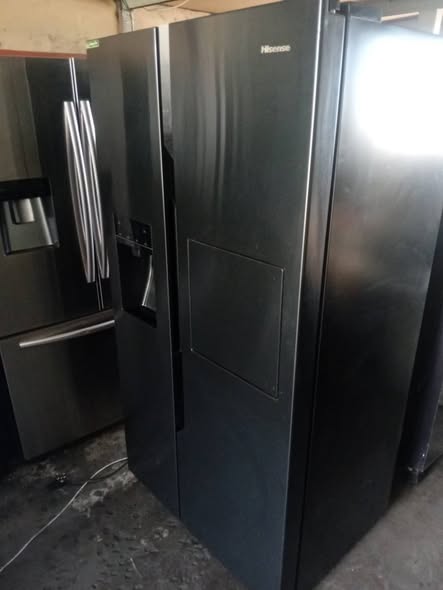 HISENSE FRIDGE WITH ICE  MAKER photo 1