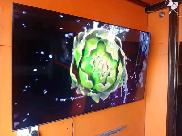 SAMSUNG QLED 58INCH SMART TV photo 4