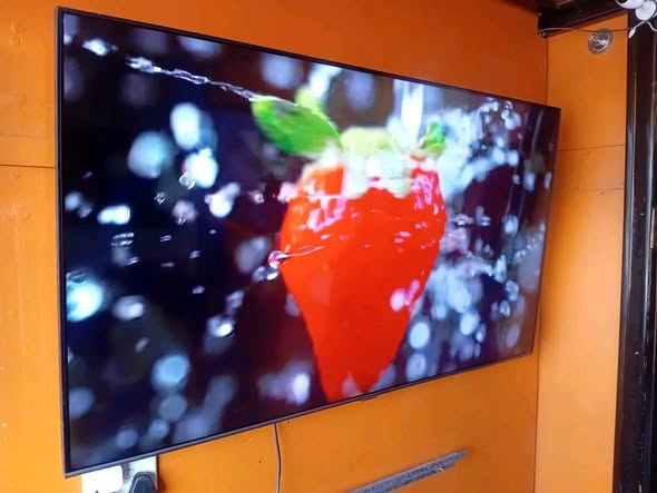 SAMSUNG QLED 58INCH SMART TV photo 2