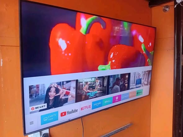 SAMSUNG QLED 58INCH SMART TV photo 5