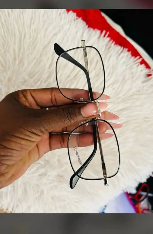 Photochromic sunglasses photo 1
