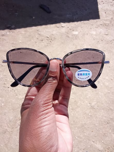 Photochromic sunglasses photo 1