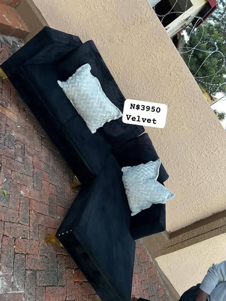BLACK L-SHAPE SOFA photo 1