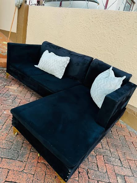 BLACK L-SHAPE SOFA photo 3