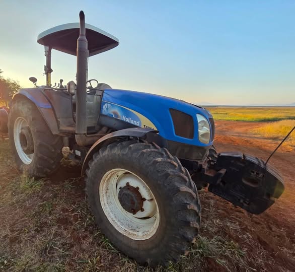 Holland T6050 Tractor photo 2