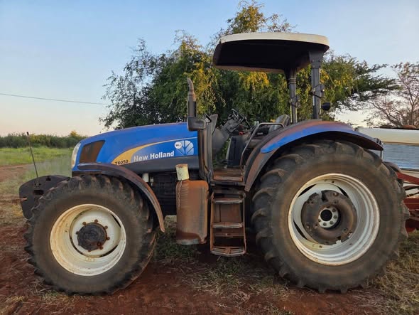 Holland T6050 Tractor photo 3