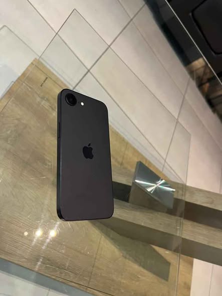 IPHONE 16e 128GB photo 1