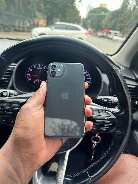 Iphone 11 64GB photo 3