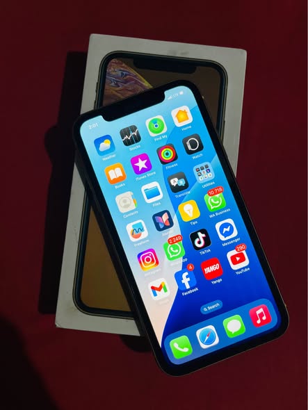 iPhone XR photo 2