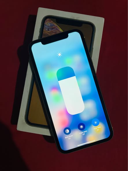 iPhone XR photo 3