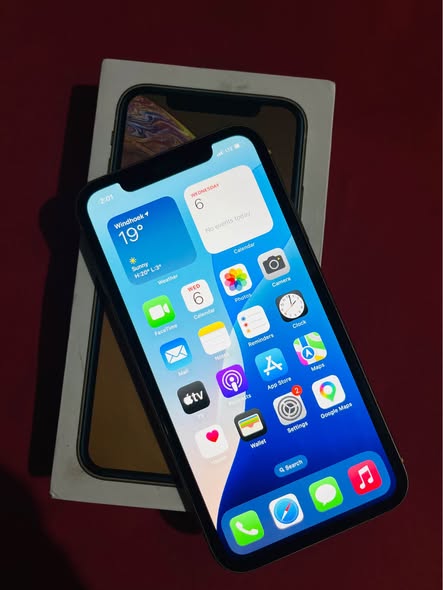 iPhone XR photo 4