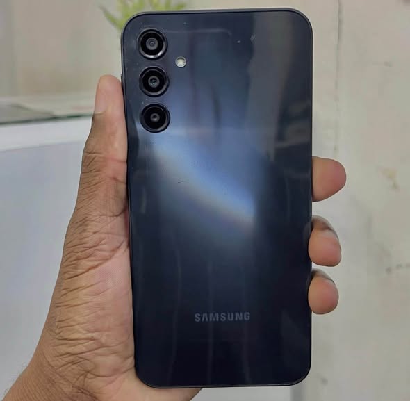 SAMSUNG A24 photo 2