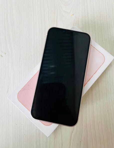 iPhone 13 photo 2