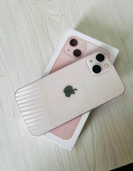 iPhone 13 photo 1
