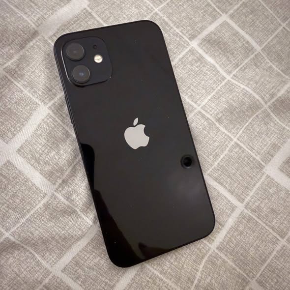 iPhone 12 photo 2