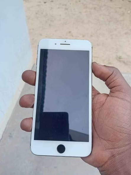 iPhone 8 Plus || 64Gb photo 2