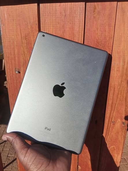 Ipad 7th gen 32GB photo 1