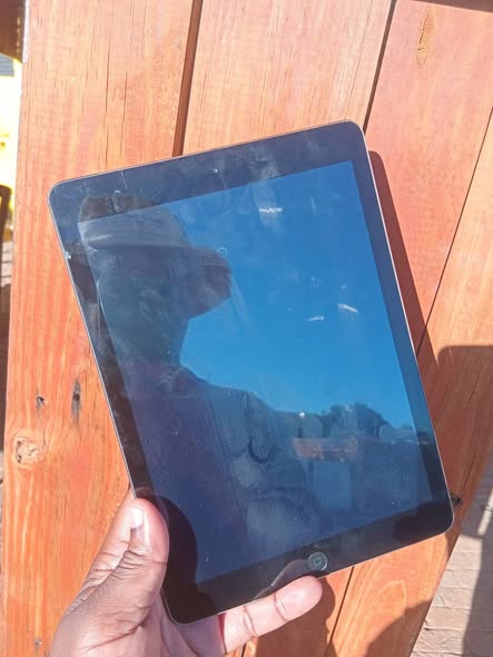 Ipad 7th gen 32GB photo 2