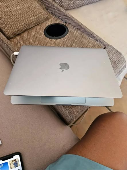 Macbook Pro M2 13 Inch 2022 photo 1