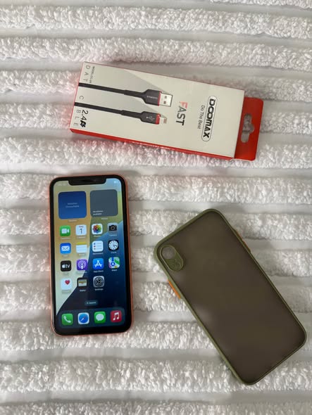 iPhone XR photo 4