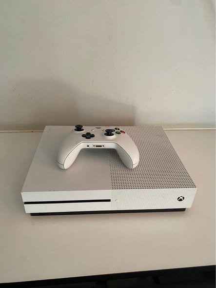 Xbox One S 500GB photo 1